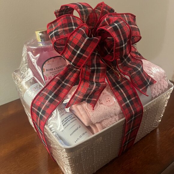 Women's self care spa gift basket holidays 6 piece content packaged and ribbon - Picture 9 of 10